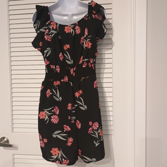 Blush Dresses & Skirts - Hint of Blush Floral Black and Red Casual Romper Size XL